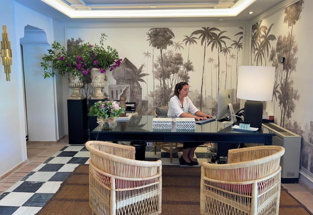 Soho Boutique Castillo De Santa Catalina - Adults Recommended Málaga Exterior foto Concierge at the Mandarin Oriental, Munich
