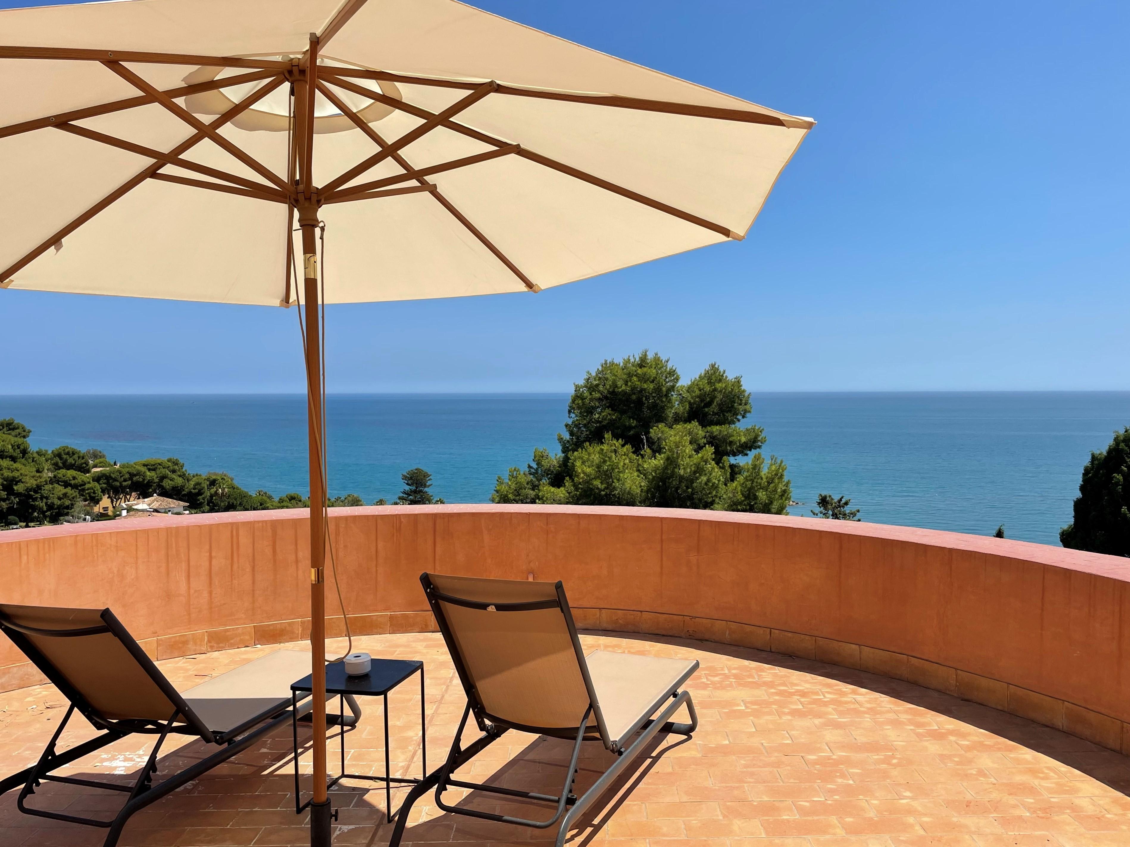 Soho Boutique Castillo De Santa Catalina - Adults Recommended Málaga Exterior foto A patio umbrella