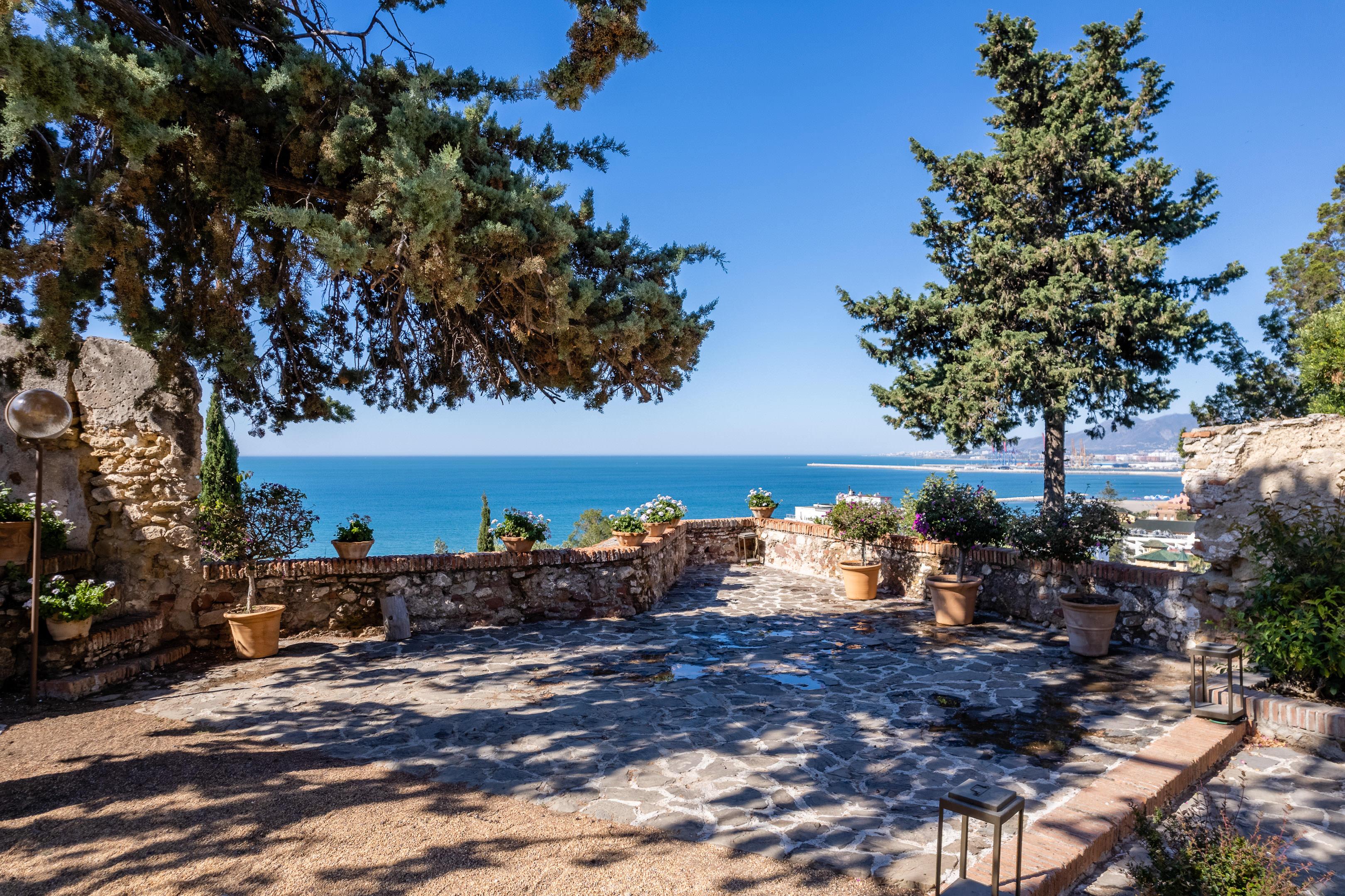 Soho Boutique Castillo De Santa Catalina - Adults Recommended Málaga Exterior foto View of the sea from the monastery